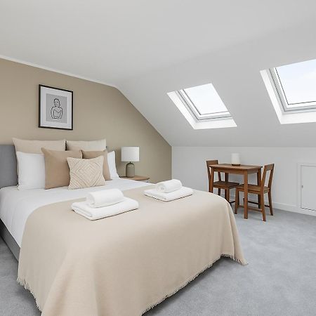 Bright Private Rooms - Peaceful Morden Location Лондон Екстер'єр фото