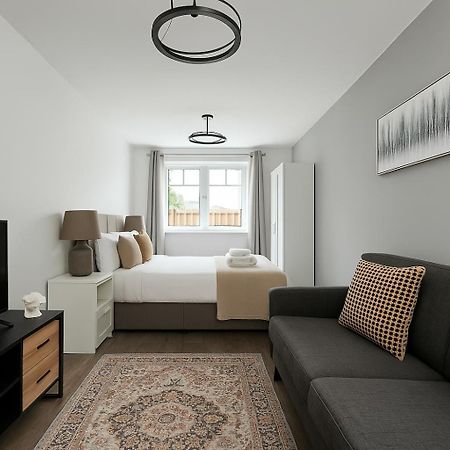 Bright Private Rooms - Peaceful Morden Location Лондон Екстер'єр фото